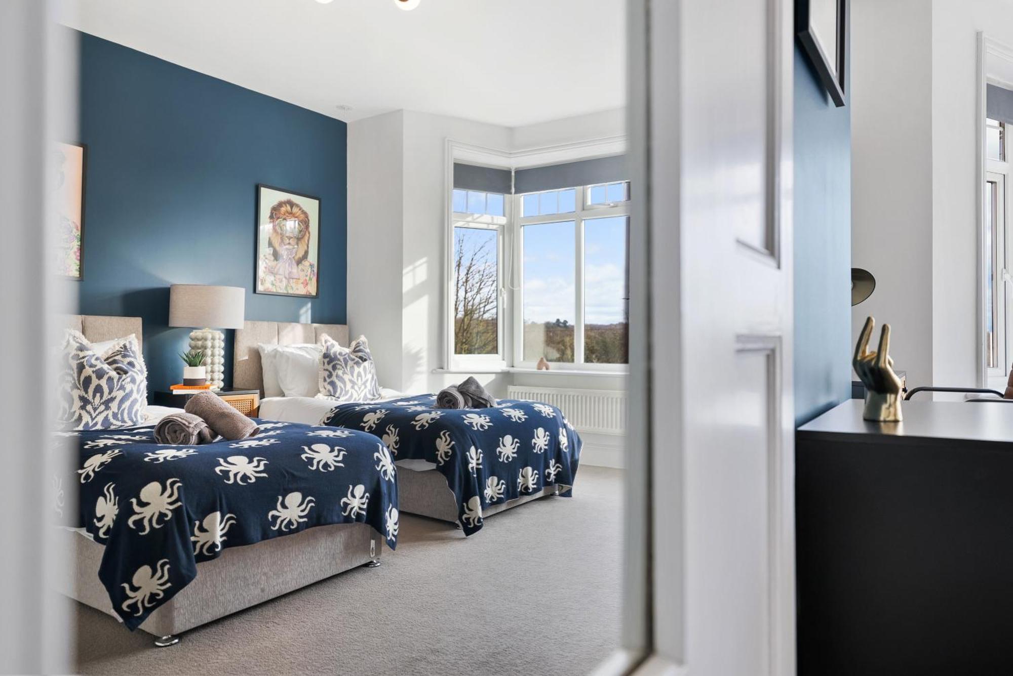 Long Term And Summer Special Offer! 5-Bedroom Spacious, Stunning Design, Sociable Areas & Cosy House Near South Downs Park, Sleeps 11 With Games Room, Private Parking And Garden- By Blue Puffin Stays Waterlooville Luaran gambar