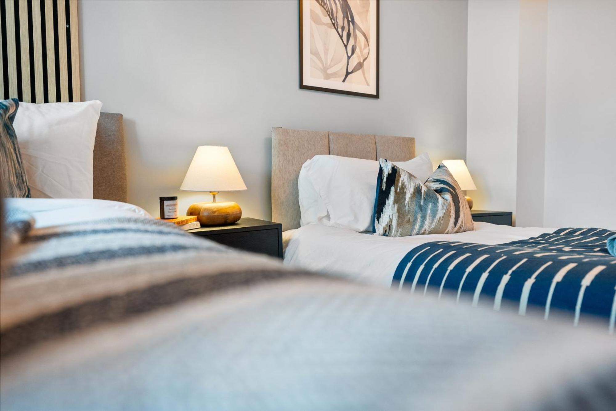 Long Term And Summer Special Offer! 5-Bedroom Spacious, Stunning Design, Sociable Areas & Cosy House Near South Downs Park, Sleeps 11 With Games Room, Private Parking And Garden- By Blue Puffin Stays Waterlooville Luaran gambar