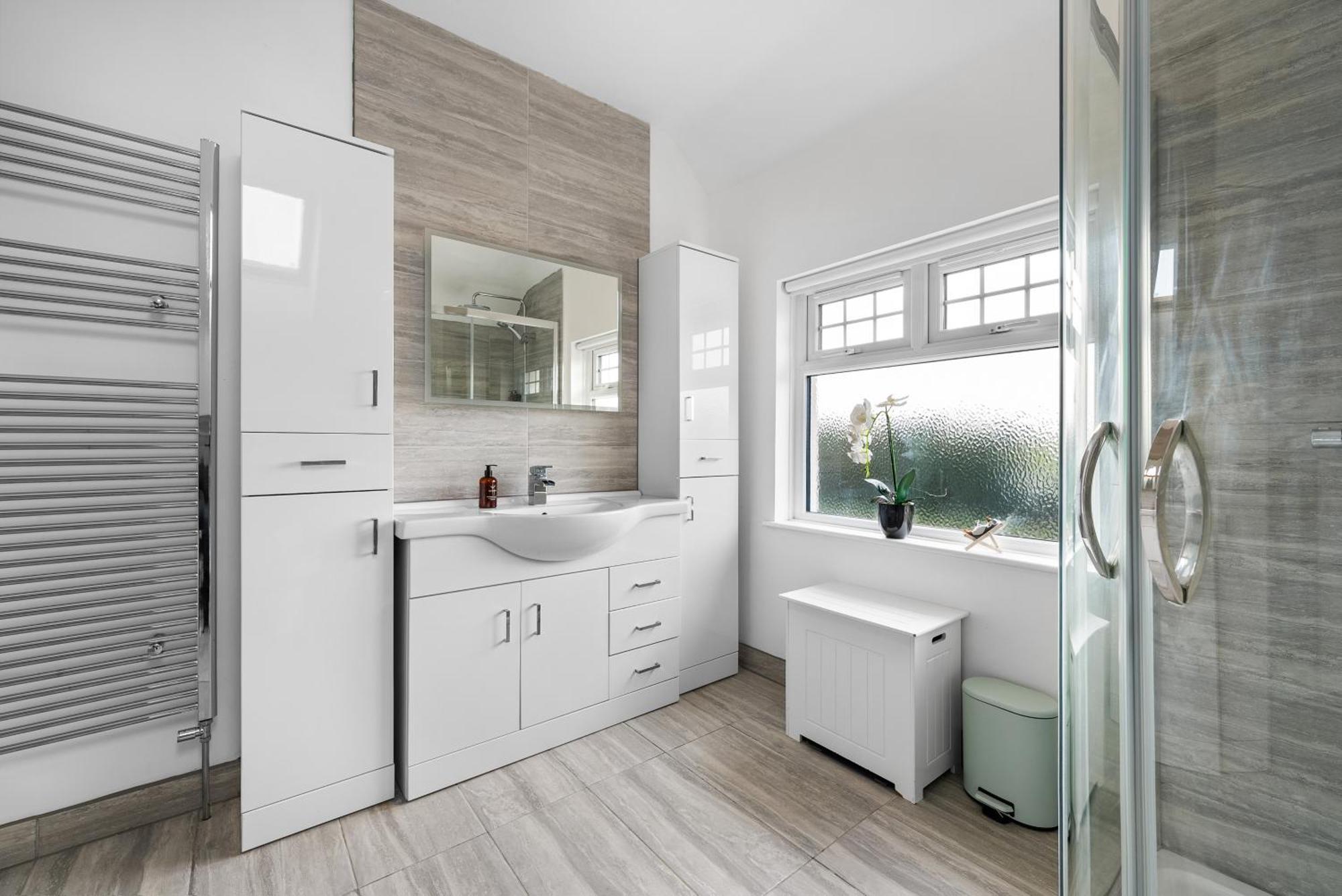 Long Term And Summer Special Offer! 5-Bedroom Spacious, Stunning Design, Sociable Areas & Cosy House Near South Downs Park, Sleeps 11 With Games Room, Private Parking And Garden- By Blue Puffin Stays Waterlooville Luaran gambar