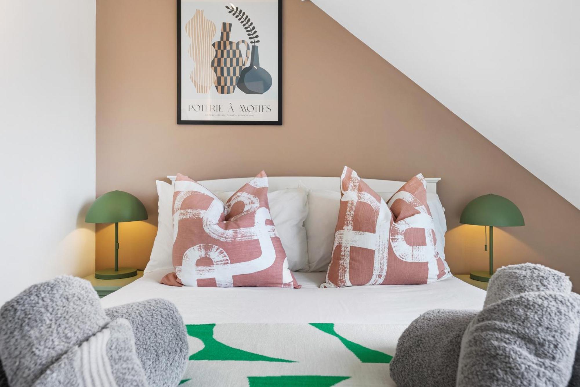 Long Term And Summer Special Offer! 5-Bedroom Spacious, Stunning Design, Sociable Areas & Cosy House Near South Downs Park, Sleeps 11 With Games Room, Private Parking And Garden- By Blue Puffin Stays Waterlooville Luaran gambar