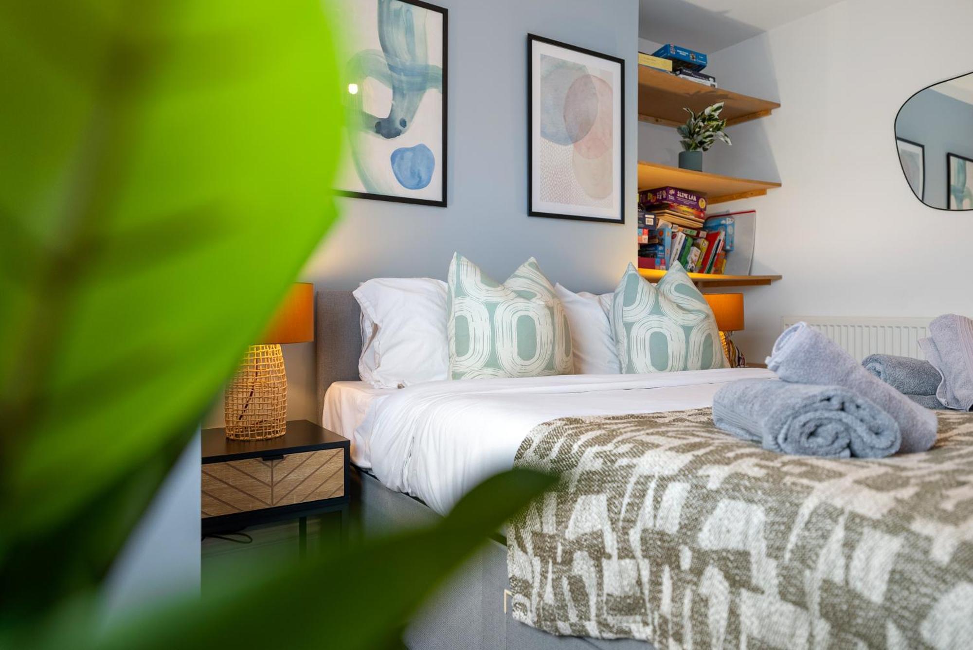 Long Term And Summer Special Offer! 5-Bedroom Spacious, Stunning Design, Sociable Areas & Cosy House Near South Downs Park, Sleeps 11 With Games Room, Private Parking And Garden- By Blue Puffin Stays Waterlooville Luaran gambar