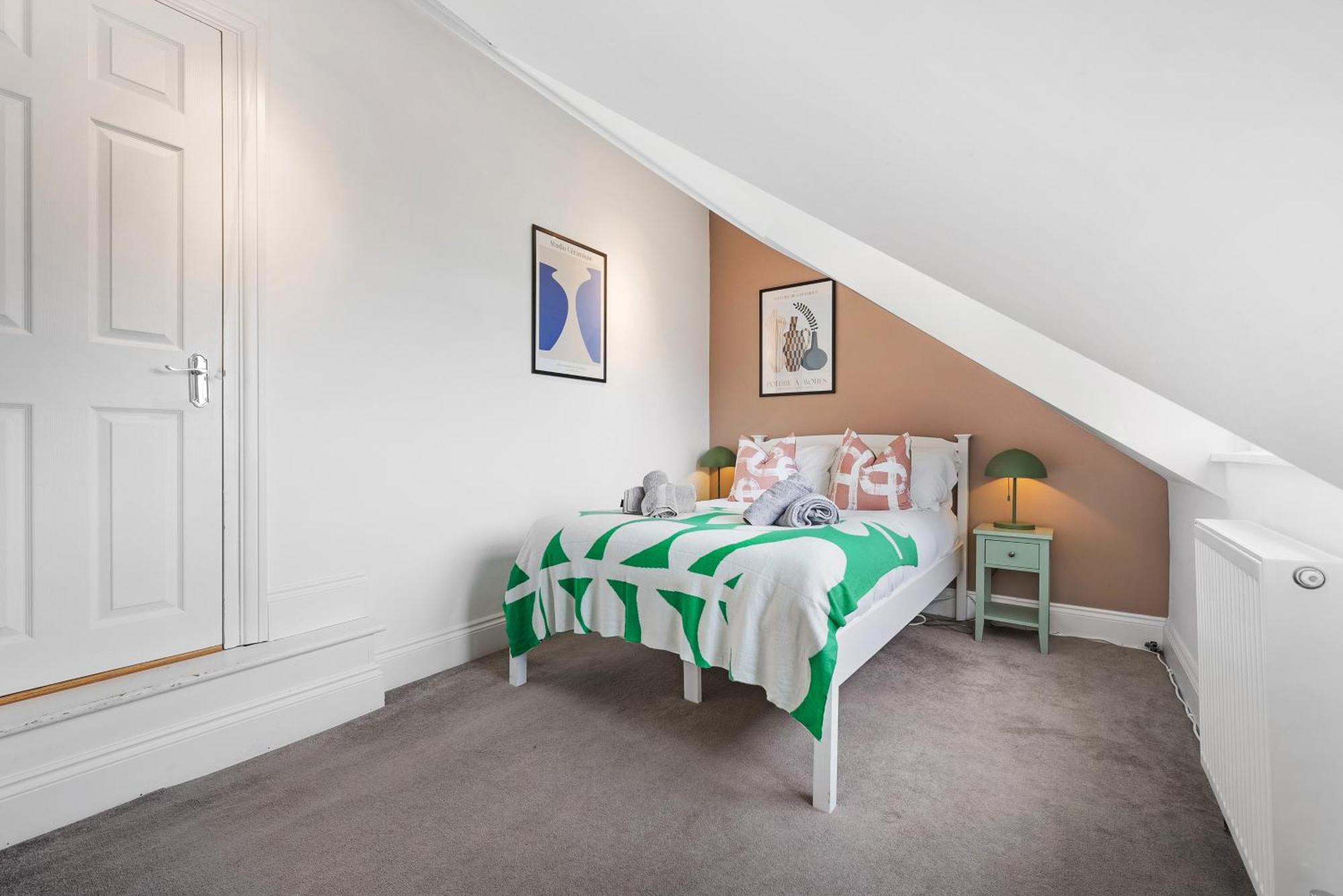 Long Term And Summer Special Offer! 5-Bedroom Spacious, Stunning Design, Sociable Areas & Cosy House Near South Downs Park, Sleeps 11 With Games Room, Private Parking And Garden- By Blue Puffin Stays Waterlooville Luaran gambar