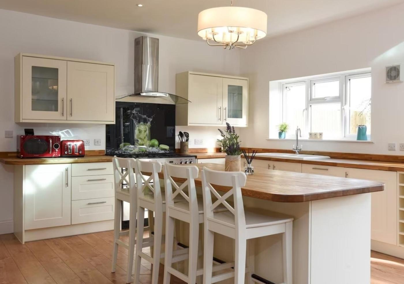 Long Term And Summer Special Offer! 5-Bedroom Spacious, Stunning Design, Sociable Areas & Cosy House Near South Downs Park, Sleeps 11 With Games Room, Private Parking And Garden- By Blue Puffin Stays Waterlooville Luaran gambar