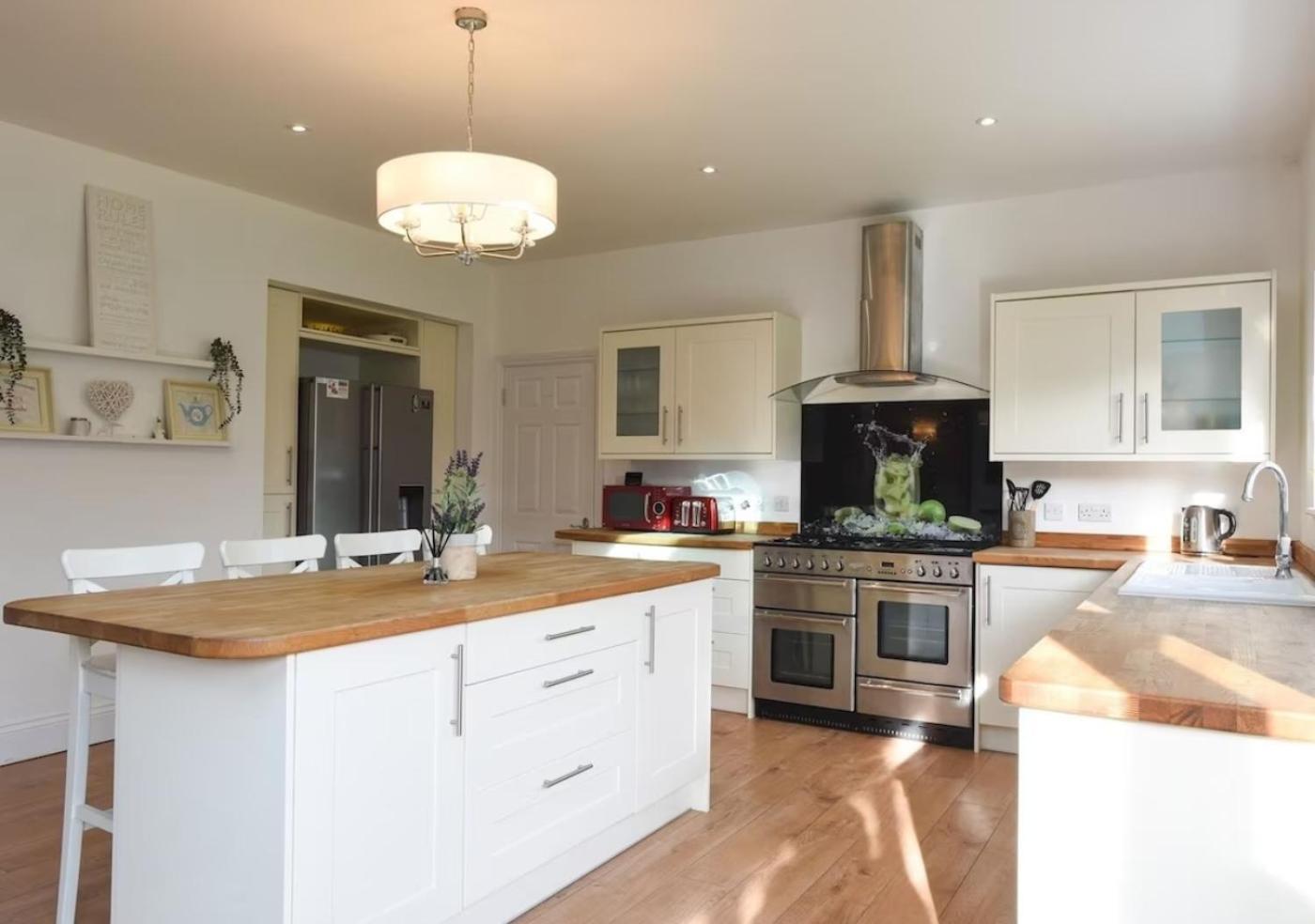 Long Term And Summer Special Offer! 5-Bedroom Spacious, Stunning Design, Sociable Areas & Cosy House Near South Downs Park, Sleeps 11 With Games Room, Private Parking And Garden- By Blue Puffin Stays Waterlooville Luaran gambar